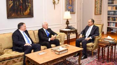 وزير الخارجية والهجرة يستقبل رئيس مجموعة الشركات المنفذة لمشروع الربط الكهربائي بين مصر واليونان