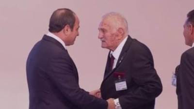 الرئيس السيسي يكرم أبطال حرب أكتوبر خلال الندوة التثقيفية الـ 40