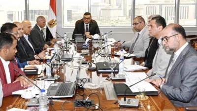 وزير الإسكان يتابع سير العمل بمشروعات الإسكان والمرافق التى تنفذها شركة بتروجيت بعدد من المدن الجديدة 