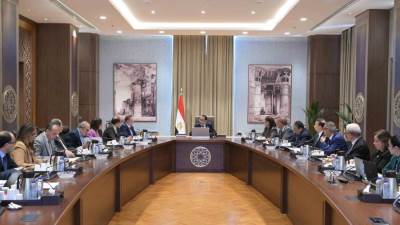 مدبولي: مستمرون في العمل على برنامج الطروحات الحكومية وسيتم خلال الفترة المقبلة الإعلان عن أخبار مهمة تتعلق بطرح عدد من المطارات والبنوك