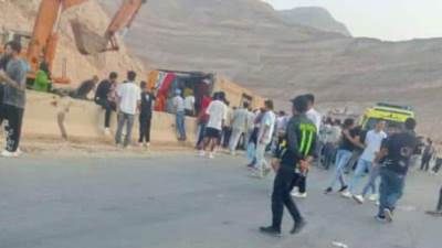 الصحة: 33 مصابا و12 حالة وفاة في حادث انقلاب أتوبيس بطريق العين السخنة