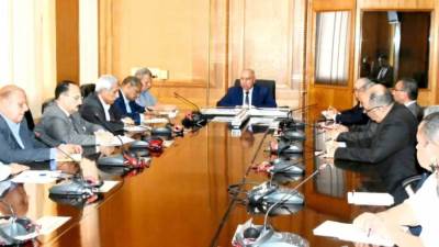 وزير النقل: ايقاف كل  من تسبب في حادث قطار المنيا عن العمل وتحويله إلى النيابة