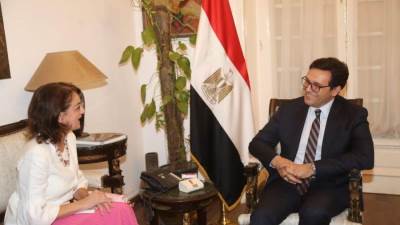 وزير الثقافة يلتقي سفيرة رومانيا بالقاهرة لبحث تعزيز التعاون الثقافي بين البلدين
