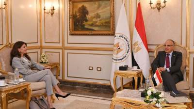 سويلم يلتقى المدير التنفيذي للمنظمة الدولية لتحلية المياه