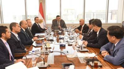 وزير الإسكان يتابع مع المبعوث الخاص لمجموعة "CSCEC" الصينية ورئيس فرعها بمصر المشروعات