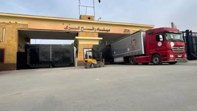 وزير الدولة البريطانى لشؤون الشرق الأوسط يصل العريش لمتابعة جهود دعم غزة