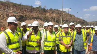 وزير الإسكان يطمئن على موقف تركيب وتشغيل التوربينات بمشروع سد ومحطة "جوليوس نيريرى" الكهرومائية على نهر روفيجى بتنزانيا