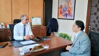 نائب وزير الإسكان يبحث مع شركة عالمية توطين صناعة المهمات الكهروميكانيكية لمحطات المياه والصرف