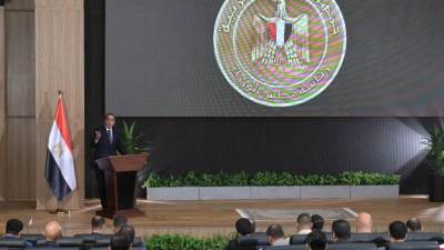 رئيس الوزراء يوجه التعازي لأسر ضحايا حادث حافلة طلاب جامعة الجلالة