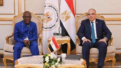 سويلم يلتقى المدير التنفيذي للجنة الوطنية لمياه الشرب والصرف الصحي بدولة ليبيريا 