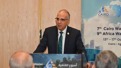 وزير الرى يكرم 24 من المتدربين الأفارقة بأسبوع القاهرة للمياه
