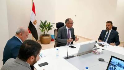 نائب وزير الإسكان يترأس اجتماعًا موسعًا  للغرفة الرئيسية لإدارة الأزمات والكوارث