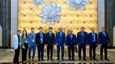 وزير السياحة يواصل لقاءاته المهنية خلال زيارته  لبكين بلقاء نائب الرئيس التنفيذي لمجموعة Dalian Wanda للفنادق والمنتجعات