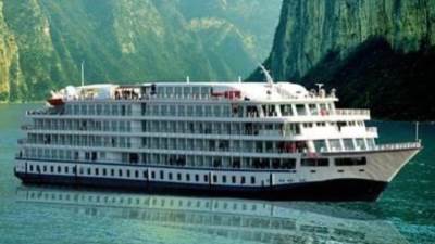 وزير السياحة يلتقي برئيس مجلس إدارة شركة Yagntze Cruises Company of Chongqing الصينية