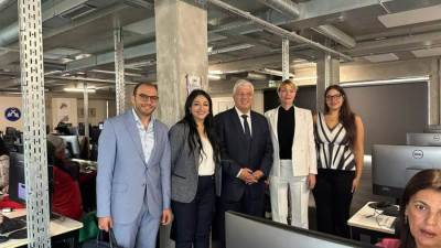 وزير التعليم العالي يشيد بالنظام التعليمي لمدرسة 42 الفرنسية