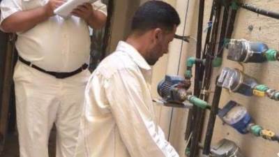 حملة مكبرة لإزالة وصلات المياه الخلسة وتحصيل المديونيات بمدينة دمياط الجديدة