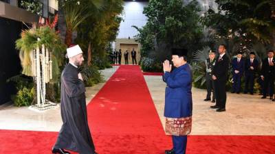 وزير الأوقاف يبلغ تهنئة فخامة الرئيس عبد الفتاح السيسي إلى فخامة الرئيس برابو سوبيانتو