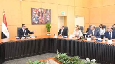 وزير الإسكان يعقد اجتماعاً موسعاً لمتابعة موقف تنفيذ "حديقة تلال الفسطاط"