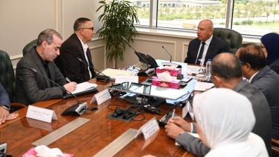 وزير الصناعة يبحث مع رئيس شركة تكنولوجيا الحديد إنشاء مصنع لإنتاج الأبواب المصفحة