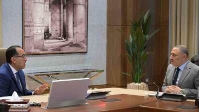 رئيس الوزراء يُتابع مع رئيس المركز الوطني لتخطيط استخدامات أراضي الدولة ملفات العمل