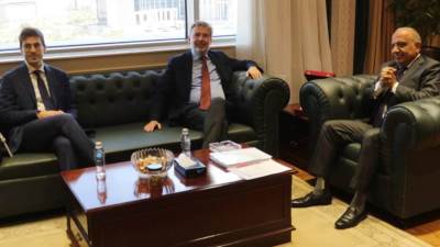 محمود عصمت: تقديم الدعم اللازم من قبل حكومتي مصر وإيطاليا لمشروع الربط الكهربائي بين الدولتين وتعظيم الاستفادة من الطاقات المتجددة