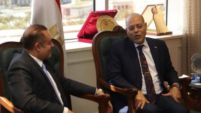 وزير العمل يلتقي السفير القطري لبحث التعاون والتوسع في استقبال العمالة المصرية في سوق العمل القطري
