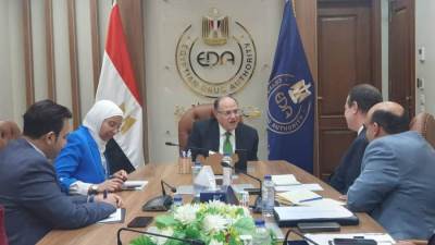 هيئة الدواء تدعم توطين صناعة الخامات الدوائية بالتعاون مع الشركة العربية الإفريقية