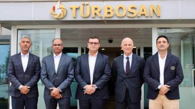 وزير الإسكان يؤكد اهتمام الدولة المصرية بتعزيز التعاون والشراكة مع المصانع التركية المتخصصة