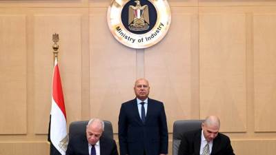 وزير الصناعة يشهد توقيع برتوكول لتقديم الخدمات لمشروعات هيئة تنمية الصعيد