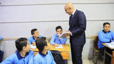 وزير التعليم يجري زيارة تفقدية مفاجئة لعدة مدارس بإدارة المطرية التعليمية لمتابعة انتظام العملية التعليمية