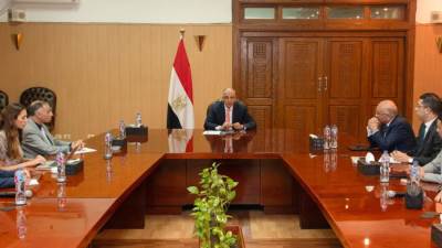 سويلم يبحث مع ممثلى الشركة المتحدة للخدمات الإعلامية التنسيق المشترك ضمن حملة التوعية "على القد"