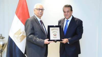 نائب رئيس الوزراء وزير الصحة يستقبل وزير صحة فلسطين لمناقشة سبل التعاون المشترك