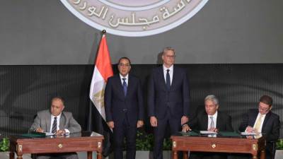 توقيع 4 مذكرات تفاهم بشأن دراسة زيادة أنشطة استكشاف وإنتاج وتنمية حقول البترول والغاز الطبيعي