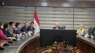 وزير الطيران المدني يلتقي مسئولي شركة هواوي العالمية لبحث فرص التعاون