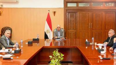  سويلم يتابع الموقف المائى بمحافظة أسوان وخاصة الزمامات مقررة الري