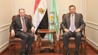 وزير الزراعة يبحث مع مدير مكتب برنامج الغذاء العالمى المشروعات الزراعية المشتركة