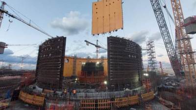 المحطات النووية تعلن انتهاء تركيب المستوى الاول لمبنى الاحتواء الداخلي لمبنى المفاعل بالوحدة النووية الثانية