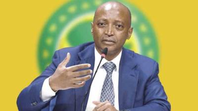 موتسيبي يعلن رسميا ترشحه لفترة رئاسية جديدة للاتحاد الأفريقى لكرة القدم