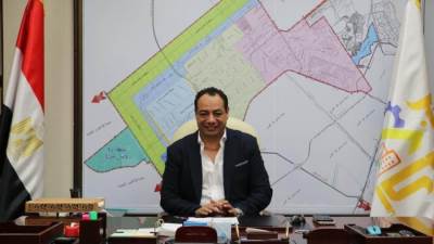 رئيس جهاز 6 أكتوبر يعلن الانتهاء من تركيب سلالم كهربائية ببعض كباري المشاة بطريق الواحات