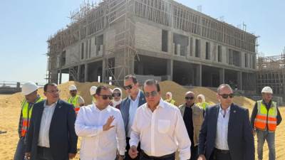 وزير الصحة يتفقد مشروع إنشاء مستشفى العين السخنة للطوارئ ويوجه بسرعة إنهاء الأعمال ودخول الخدمة