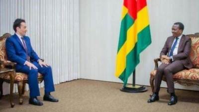 سفير مصر في توجو يبحث مع رئيس البرلمان تعزيز التعاون البرلماني بين البلدين