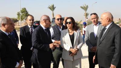 وزيرة التنمية ومحافظ القاهرة يتفقدان اصطفاف أتوبيسات النقل العام وإنشاء ساحتي انتظار للسيارات بجوار مركز المنارة