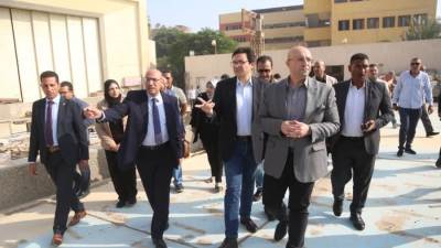 وزير الثقافة يلتقي محافظ بني سويف ويتفقدان قصر ثقافة المدينة والسينما الصيفية