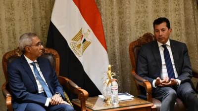 وزير الرياضة يلتقي مساعد وزير الخارجية للعلاقات الثقافية لبحث تعزيز التعاون