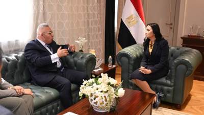 وزيرة التضامن تتسلم شهادة الهرم الأخضر من المركز القومي لبحوث الإسكان