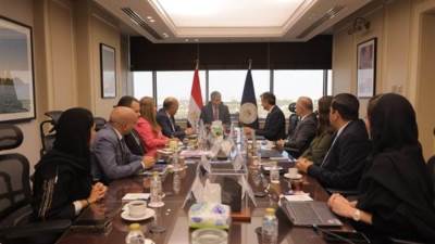 وزير السياحة يبحث مع مسئولي شركة أرويا كروز للرحلات البحرية تعزيز سياحة السفن