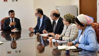 وزير الرياضة يستقبل رئيس هيئة سلامة الغذاء لضبط المنتجات مجهولة المصدر