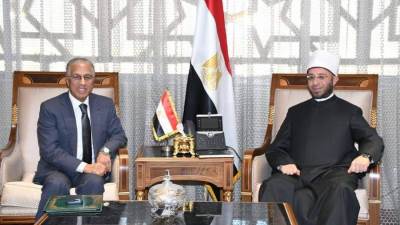 وزير الأوقاف يستقبل سفير المملكة المغربية بالقاهرة ويتسلم رسالة من نظيره المغربي