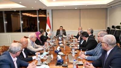 وزير الإسكان يعقد اجتماعه الدورى لمتابعة سير العمل بهيئة المجتمعات العمرانية الجديدة وأجهزة المدن الجديدة