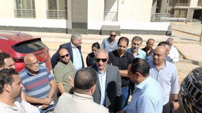 نائب رئيس "المجتمعات العمرانية" يتابع موقف تنفيذ المشروعات التنموية بالمدن الجديدة غرب القاهرة